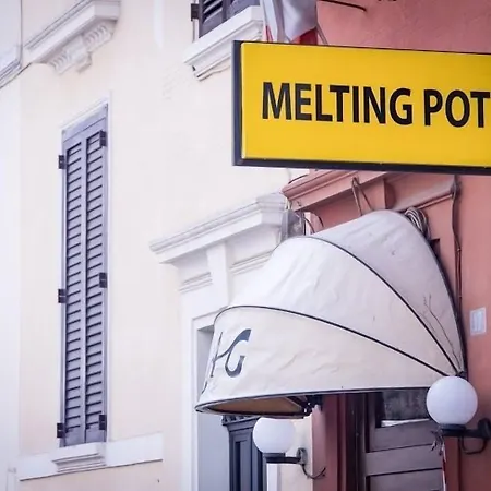Melting Pot Hostel *